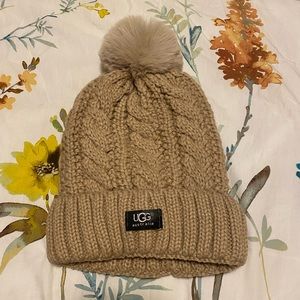 Ugg beanie hat with pom